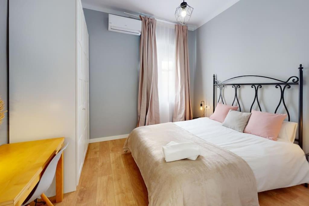 Bright Flat Rosaleda Apartment Malaga Bagian luar foto