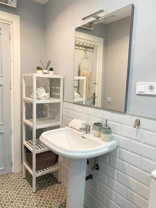 Bright Flat Rosaleda Apartment Malaga Bagian luar foto
